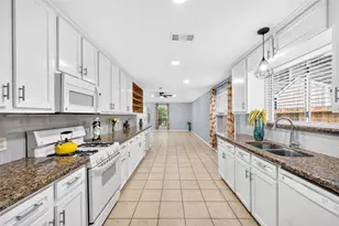 2135 Falling Oaks Rd, Houston, TX 77038 - Photo 9