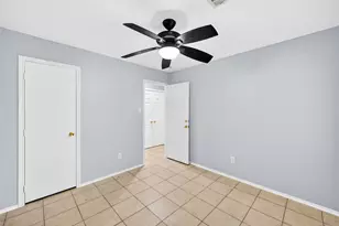 2135 Falling Oaks Rd, Houston, TX 77038 - Photo 11