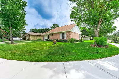 915 W Primrose Meadows Circle, Pearland, TX 77584 - Photo 3