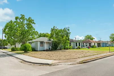 1130 W 8th Street, Freeport, TX 77541 - Photo 1