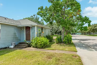 1130 W 8th Street, Freeport, TX 77541 - Photo 3