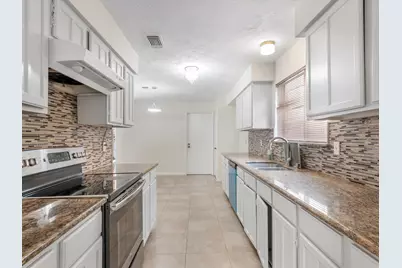 13515 Wimbledon Oaks Drive, Houston, TX 77065 - Photo 11