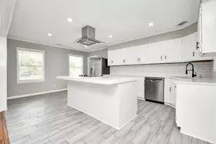 8034 Ridgeview Dr, Houston, TX 77055 - Photo 3