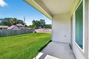 407 Robin St, Angleton, TX 77515 - Photo 37