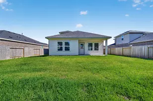 407 Robin St, Angleton, TX 77515 - Photo 41