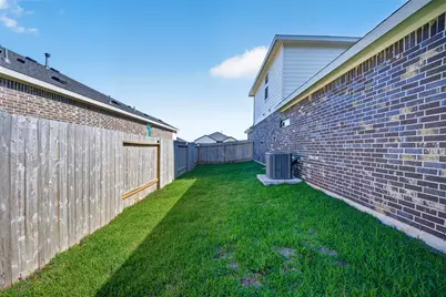 407 Robin Street, Angleton, TX 77515 - Photo 43