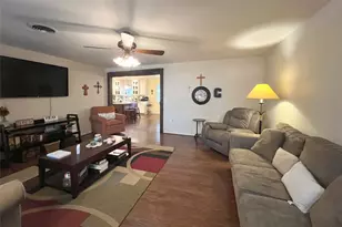 3024 Lamar Cir, El Campo, TX 77437 - Photo 3