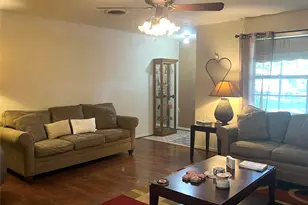 3024 Lamar Cir, El Campo, TX 77437 - Photo 3