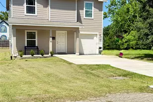 310 N Orange St, Sweeny, TX 77480 - Photo 1
