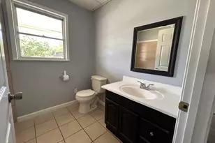 590 W Cora Lee St, Sour Lake, TX 77659 - Photo 9
