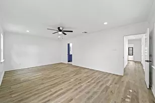 1404 Des Jardines St, Houston, TX 77023 - Photo 5