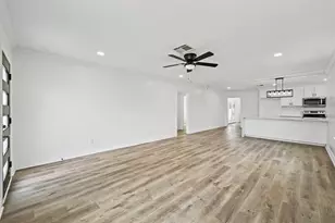 1404 Des Jardines St, Houston, TX 77023 - Photo 7