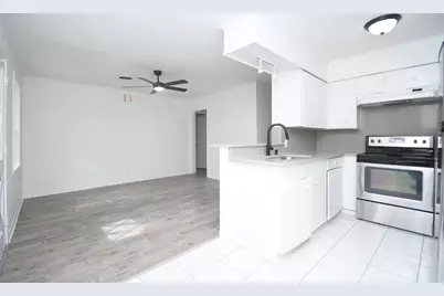 4711 Illinois Street, Dickinson, TX 77539 - Photo 13