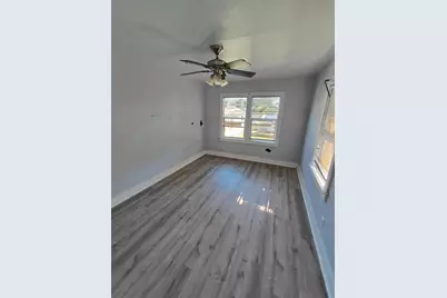 4724 Avenue Q 1/2, Galveston, TX 77551 - Photo 5