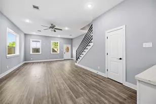4627 New Orleans St, Houston, TX 77020 - Photo 3