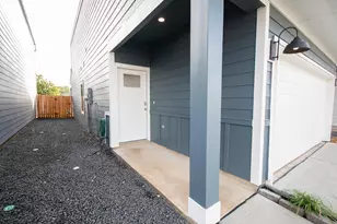 10217 Berkeley Spgs Trl, Houston, TX 77051 - Photo 3