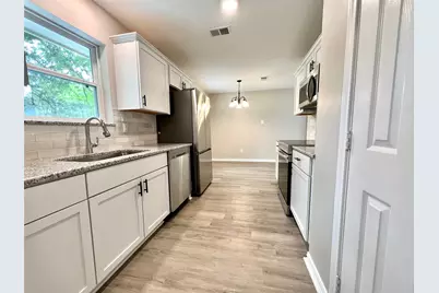 813 Cedar Lawn Drive, Alvin, TX 77511 - Photo 9