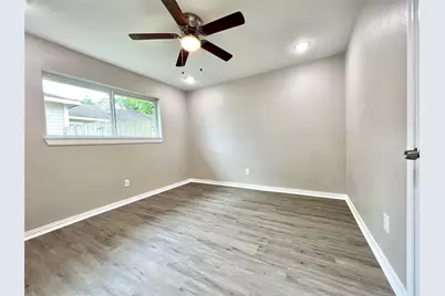 813 Cedar Lawn Drive, Alvin, TX 77511 - Photo 17