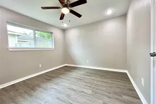 813 Cedar Lawn Dr, Alvin, TX 77511 - Photo 17