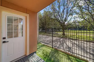 3006 Chenevert St, Houston, TX 77004 - Photo 15