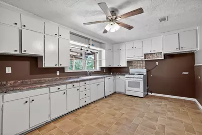 600 E William J Bryan Parkway, Bryan, TX 77803 - Photo 9