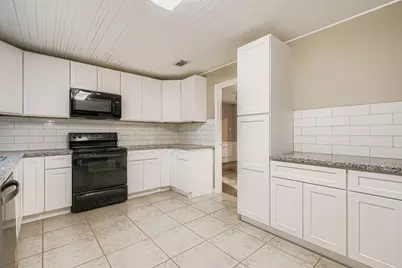 101 Pebble Springs Lane, Cleveland, TX 77327 - Photo 9