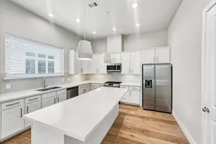 719 Wilshire Brook Ln, Houston, TX 77008 - Photo 9