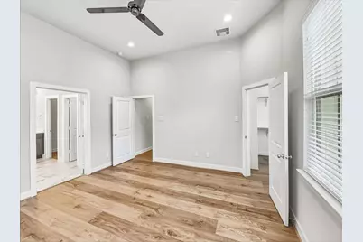 719 Wilshire Brook Lane, Houston, TX 77008 - Photo 13