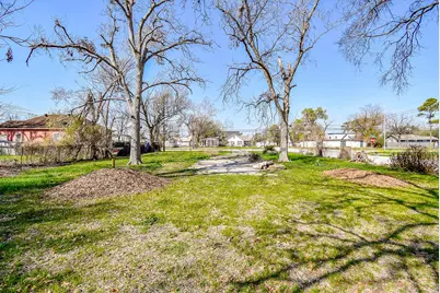 1212 Lockwood Drive, Houston, TX 77020 - Photo 17