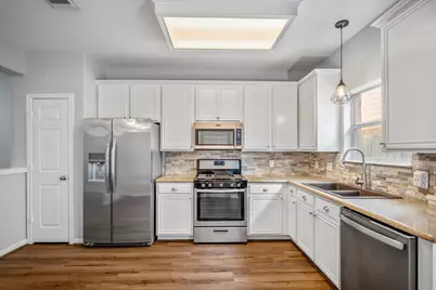 323 Plaza Del Sol Park, Houston, TX 77020 - Photo 5