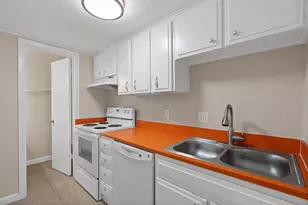 7047 Bissonnet St, Houston, TX 77074 - Photo 11