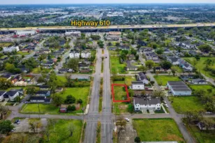 2009 Lockwood Dr, Houston, TX 77020 - Photo 1