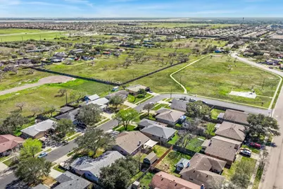 1749 Dawn Breeze Drive, Corpus Christi, TX 78412 - Photo 37