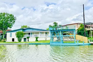 27 Marlin Ln, Baytown, TX 77520 - Photo 1