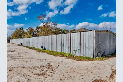 325 W Carby Road, Houston, TX 77037 - Photo 13