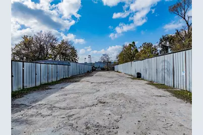 325 W Carby Road, Houston, TX 77037 - Photo 11