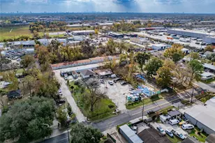 325 W Carby Rd, Houston, TX 77037 - Photo 9