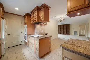 9646 Fairdale Ln, Houston, TX 77063 - Photo 13