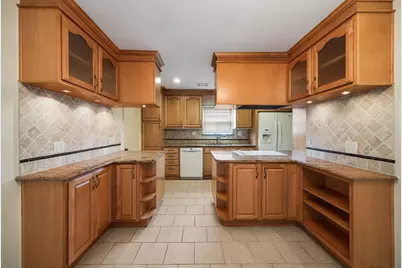 9646 Fairdale Lane, Houston, TX 77063 - Photo 9
