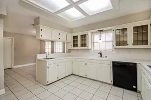461 Stephen F Austin Dr, Conroe, TX 77302 - Photo 7