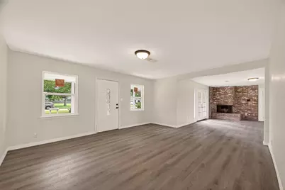 18219 Kings Lynn Street, Webster, TX 77058 - Photo 5