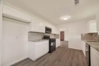 18219 Kings Lynn Street, Webster, TX 77058 - Photo 13