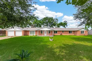 18219 Kings Lynn St, Webster, TX 77058 - Photo 1