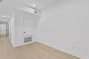 8101 Venus St, Houston, TX 77088 - Photo 5