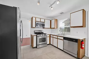 1806 Oak Ridge Dr, Kemah, TX 77565 - Photo 15