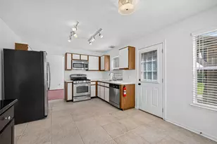 1806 Oak Ridge Dr, Kemah, TX 77565 - Photo 13