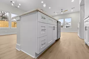 7322 Phillips St, Houston, TX 77088 - Photo 9