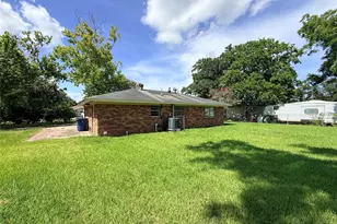 225 Burkett St, Richwood, TX 77531 - Photo 19