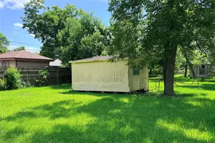 225 Burkett St, Richwood, TX 77531 - Photo 15