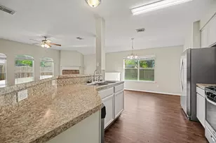 5139 Chase Park Cir, Bacliff, TX 77518 - Photo 9